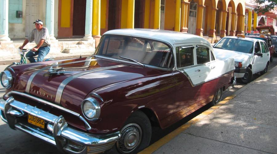 Auto D'Epoca a Cuba