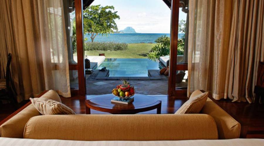 Beachfront Luxury Suite pool Villa