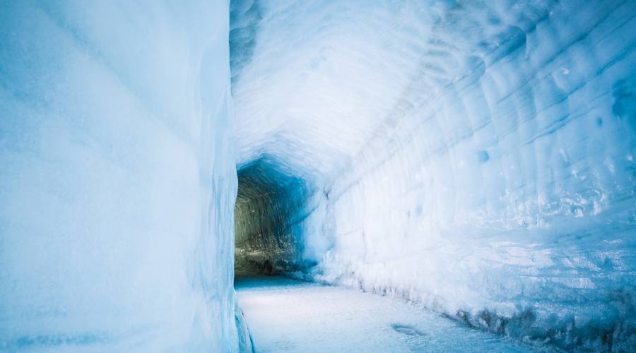 Tunnel di ghiaccio in Islanda