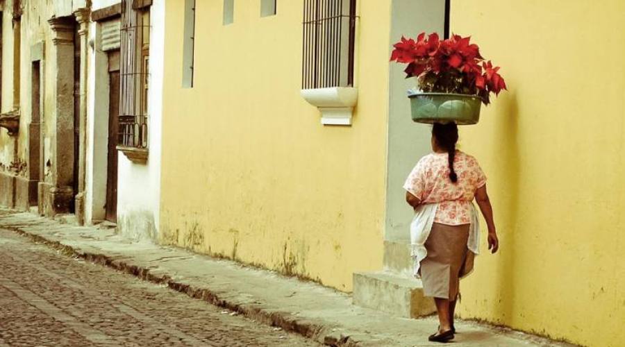 Una strada acciottolata di Antigua