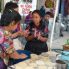 Chichicastenango: donna che cucina tortillas