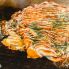 La preparazione di okonomiyaki