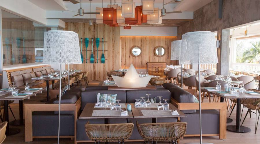 Columbus Isle Resort - La Pinta Beach Lounge Restaurant