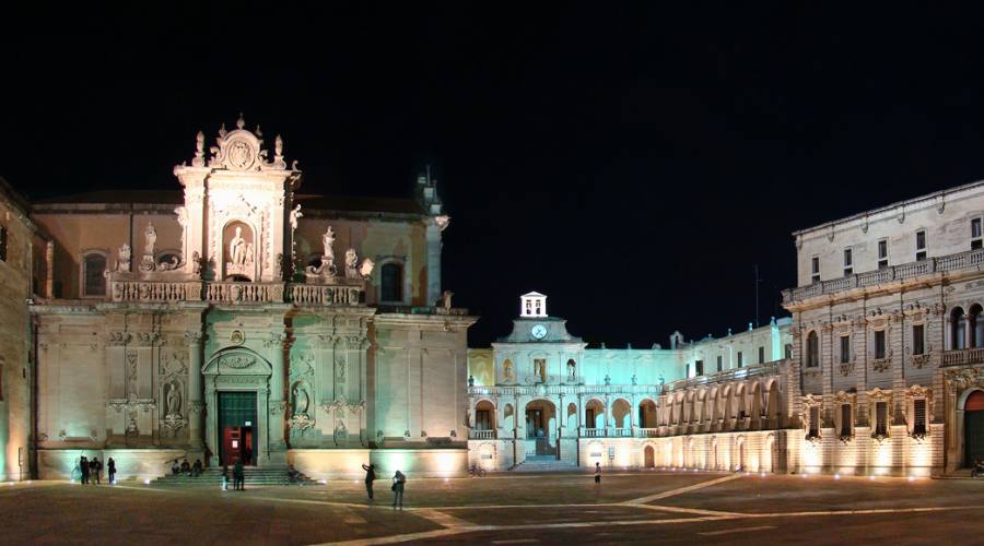 Lecce by night
