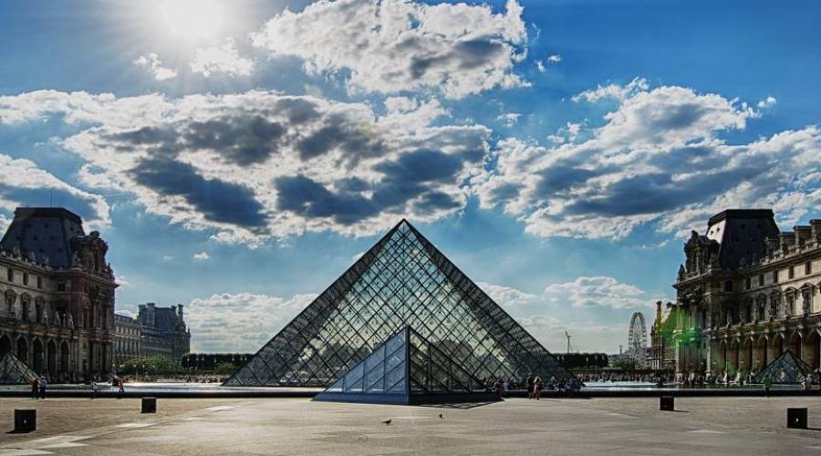 Entrata museo Louvre, Parigi