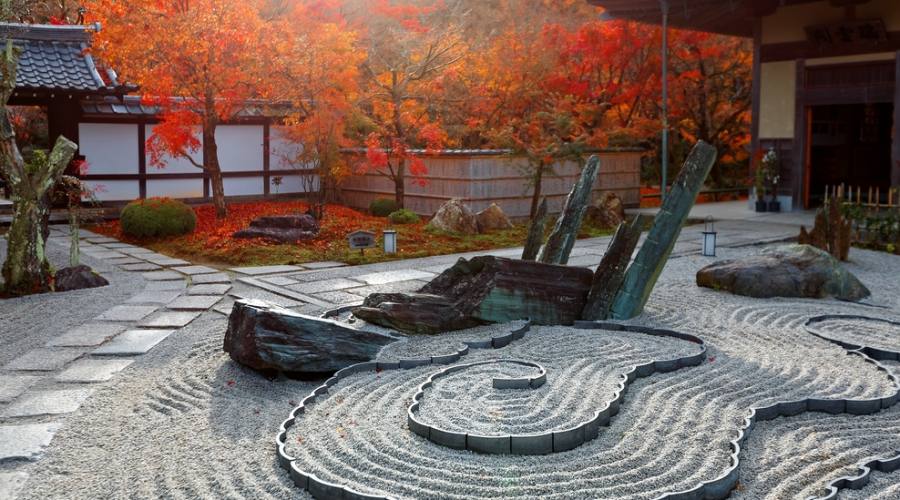 Giardino Zen in Giappone durante il foliage