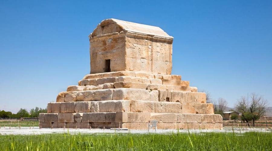 La tomba di Ciro il Grande è il monumento più importante di Pasargad.