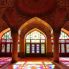 Questo è all'interno della moschea Nasir ol Molk o moschea rosa con scarsa luce, una moschea tradizionale molto famosa e bella a Shiraz, Iran