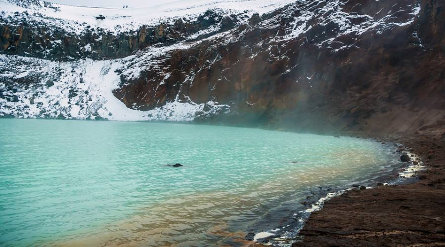 Spettacolare lago sul vulcano Askja