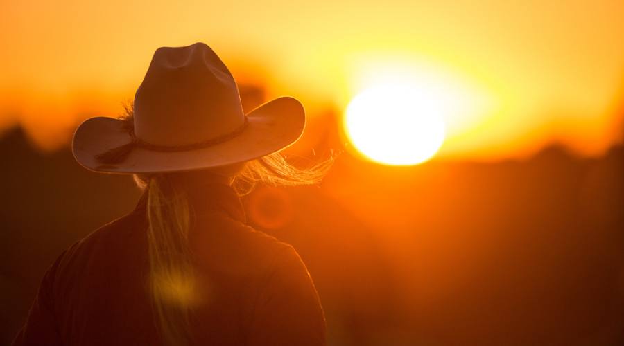 Ragazza con tramonto