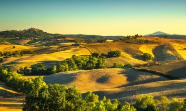 In gruppo verso uno dei 3 bellissimi paesini toscani costruiti sul Tufo