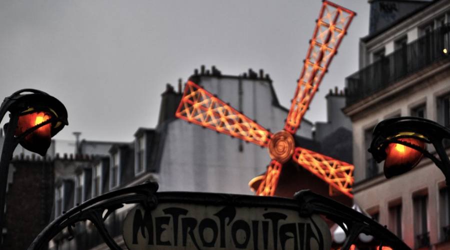 Il Moulin Rouge a Parigi
