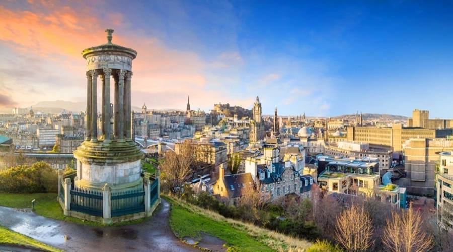 Bella vista sulla città vecchia di Edimburgo