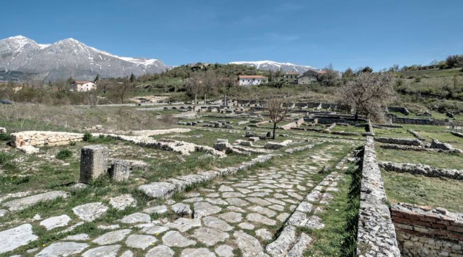 Alba Fucens, antiche rovine romane