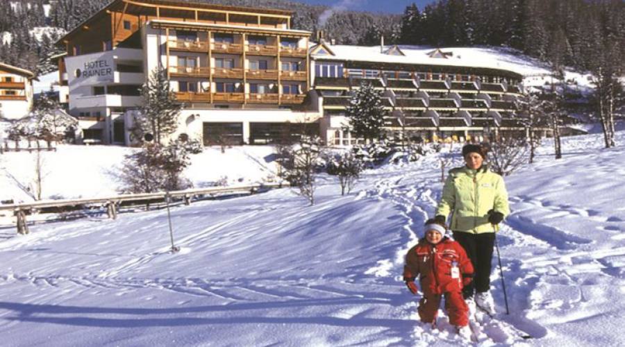 Esterno Family Resort in inverno