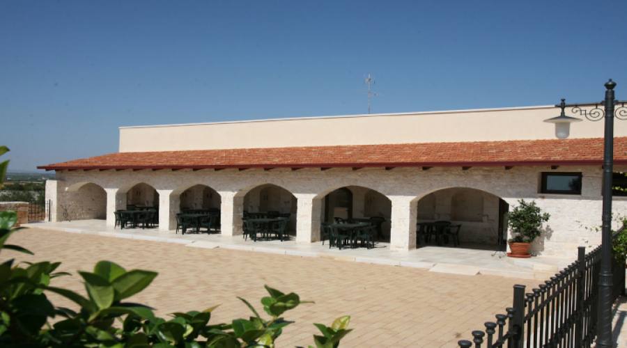 Area esterna e portico ristorante