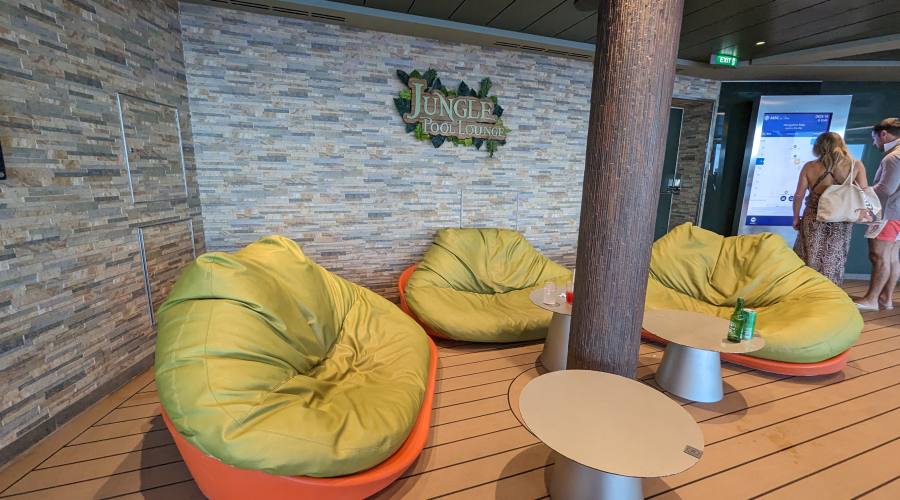 Jungle Pool Lounge