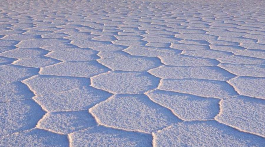 Esagoni di ale nel Salar de Uyuni