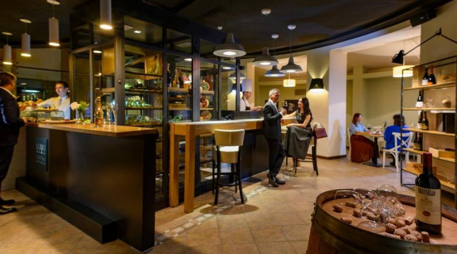 bar