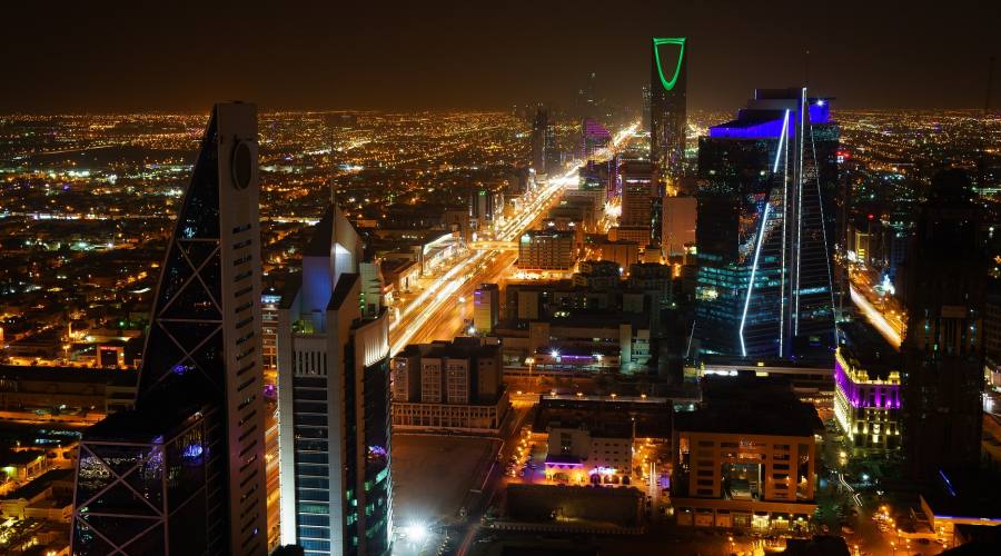 skyline notturno Riyadh