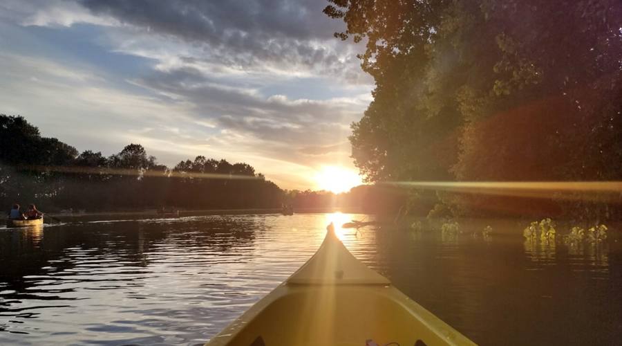 Alba sul fiume