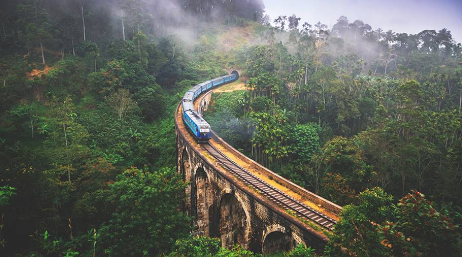 Il treno sul viadotto dei "Nove Archi"