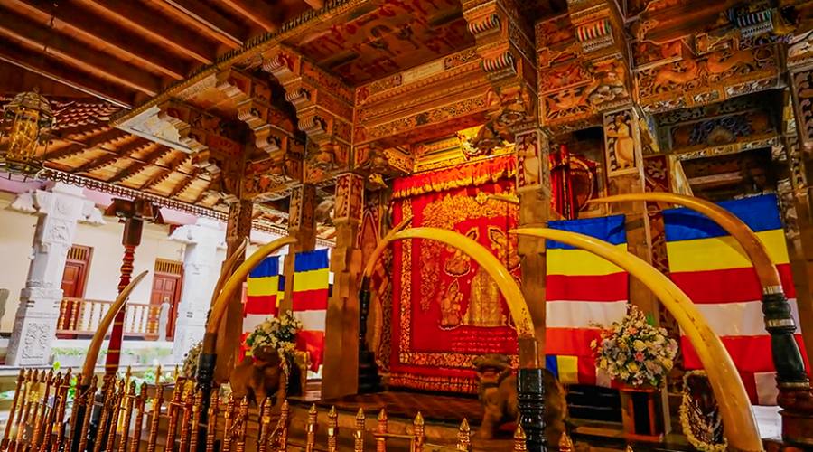 Kandy, l'ingresso al Tempio