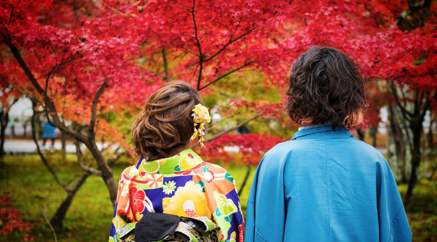 Coppia a Kyoto in autunno