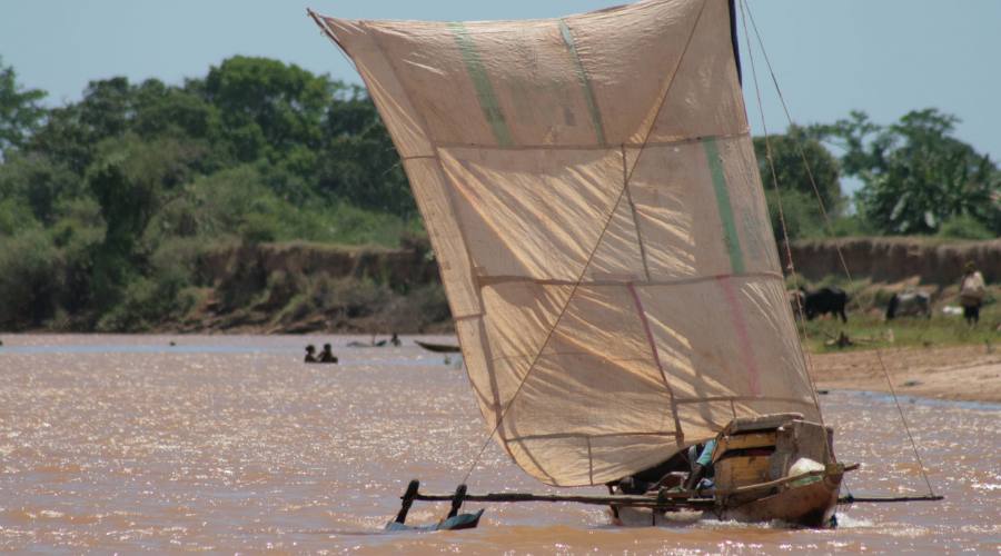 Imbarcazioni tipiche lungo il fiume Tsiribihina