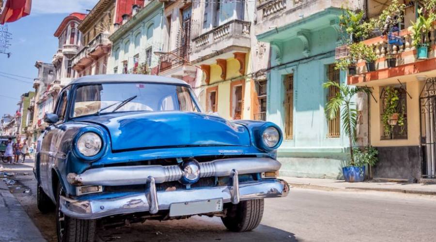 La Habana por las calles en Autos Antiguos