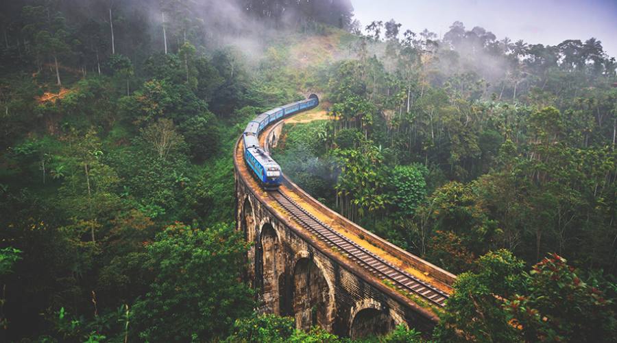 Il treno sul Ponte dei 9 Archi