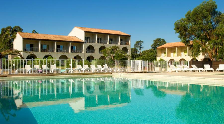 la piscina