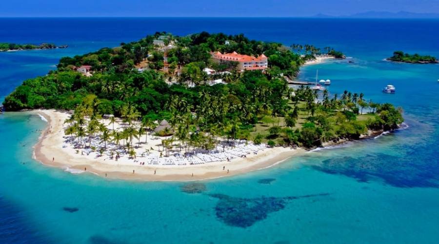 Cayo Levantado (o Bacardi Island)