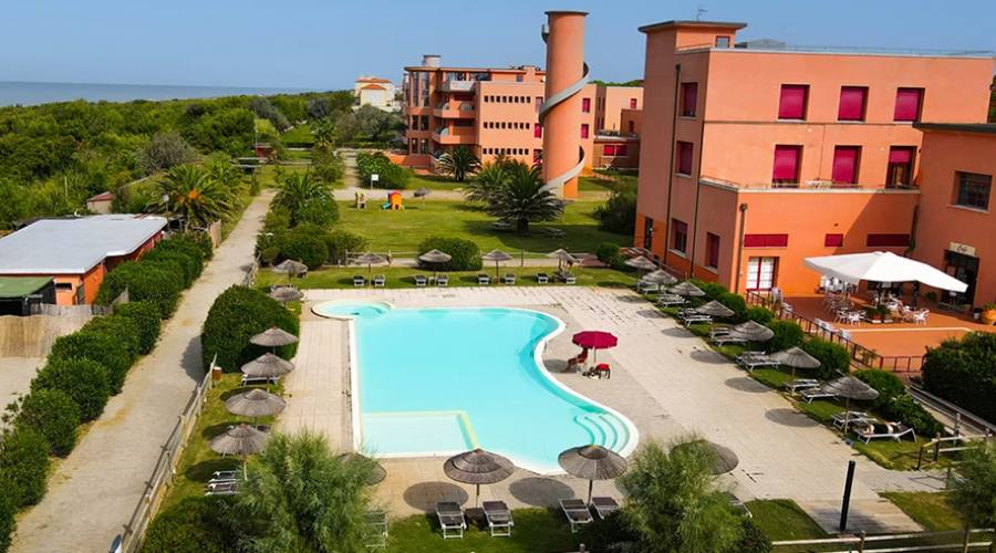 La zona della piscina