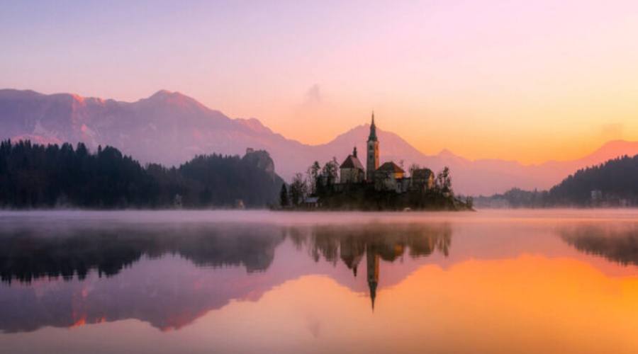 Tramonto sul lago Bled