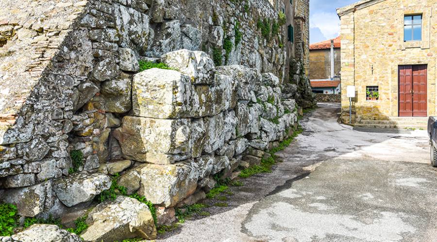 Resti dell' Arce etrusca a Vetulonia