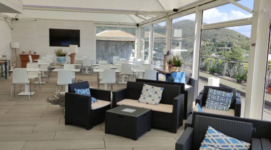 Lounge Bar