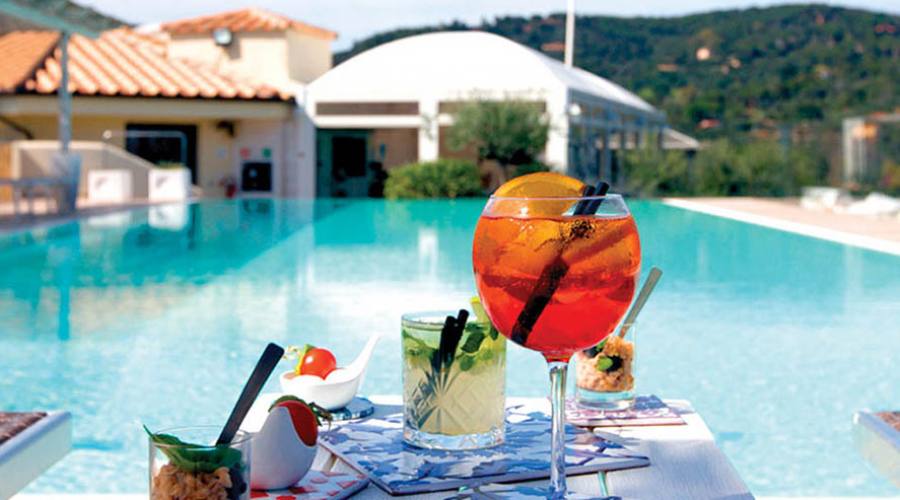 Aperitivo a bordo piscina