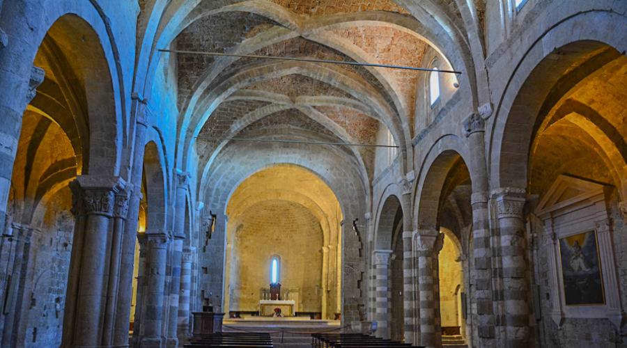 Sovana: interno della Cattedrale dei Santi Pietro e Paolo