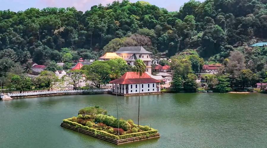 Kandy e il lago