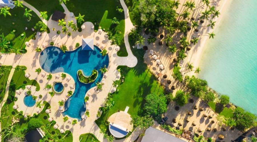 Le piscine e il mare, veduta aerea