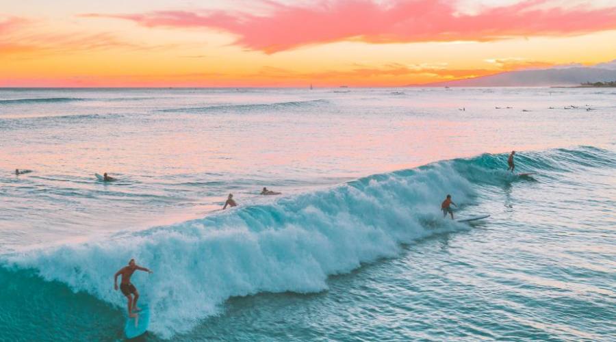 Onde al tramonto