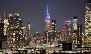 La città che non dorme mai – Viaggio di gruppo tra luci, skyline e meraviglie urbane