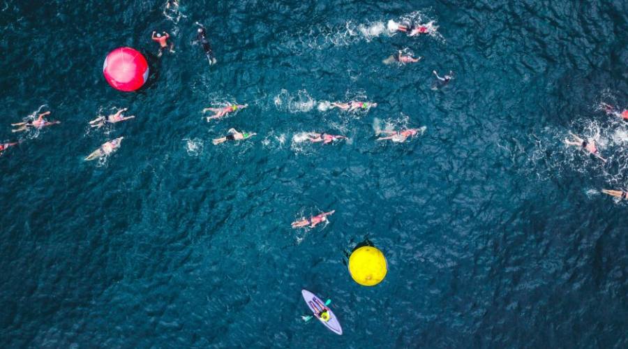 Camp di nuoto in acque libere