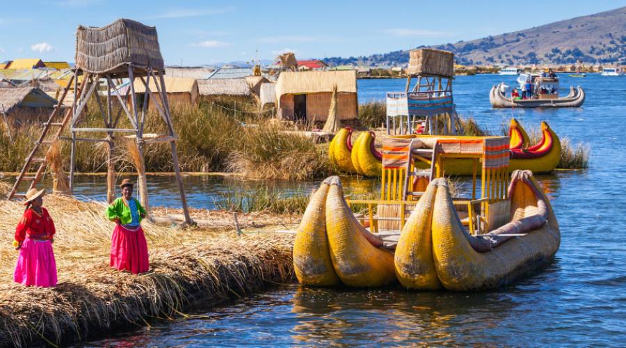 Barcos colorados Lago Titicaca