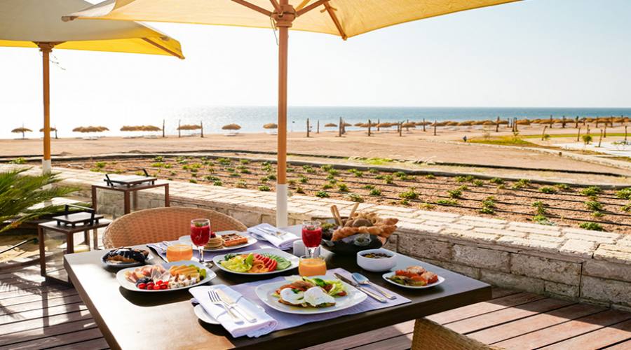 Colazione davanti al mare