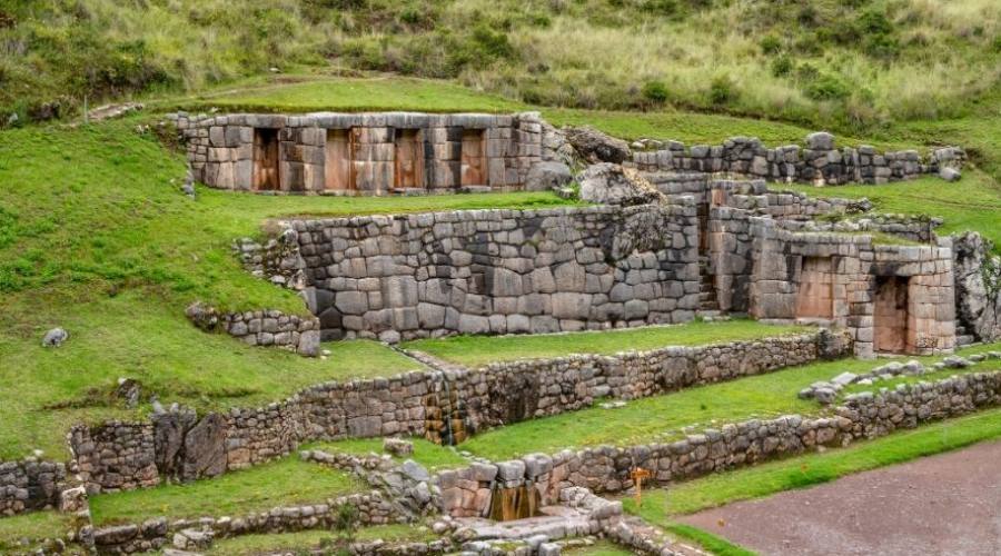 Antiguo templo del agua inca Tambomachay