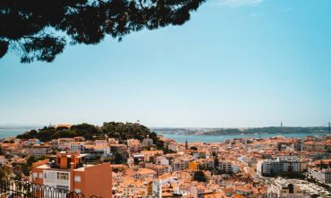 Una città vibrante, fatta di energia, luce e fascino eterno