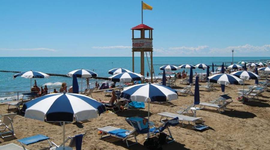 spiaggia attrezzata