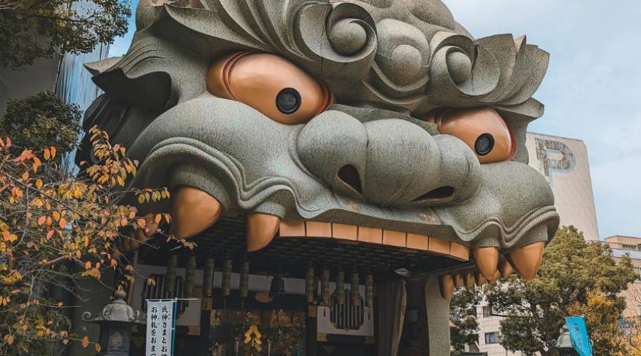 entrada al santuario Namba Yasaka, Osaka